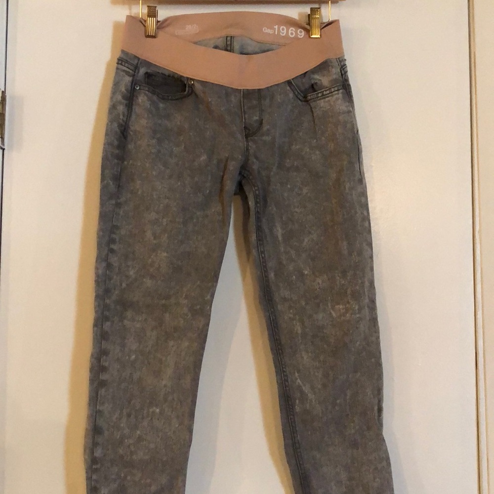 Gap maternity jeans size 26/2r
